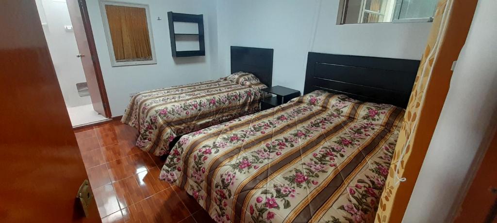 Ένα ή περισσότερα κρεβάτια σε δωμάτιο στο Hotel Reyna