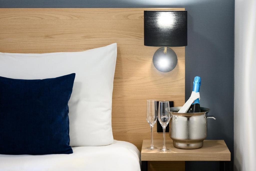 Postel nebo postele na pokoji v ubytování Hotel Bristol Budapest