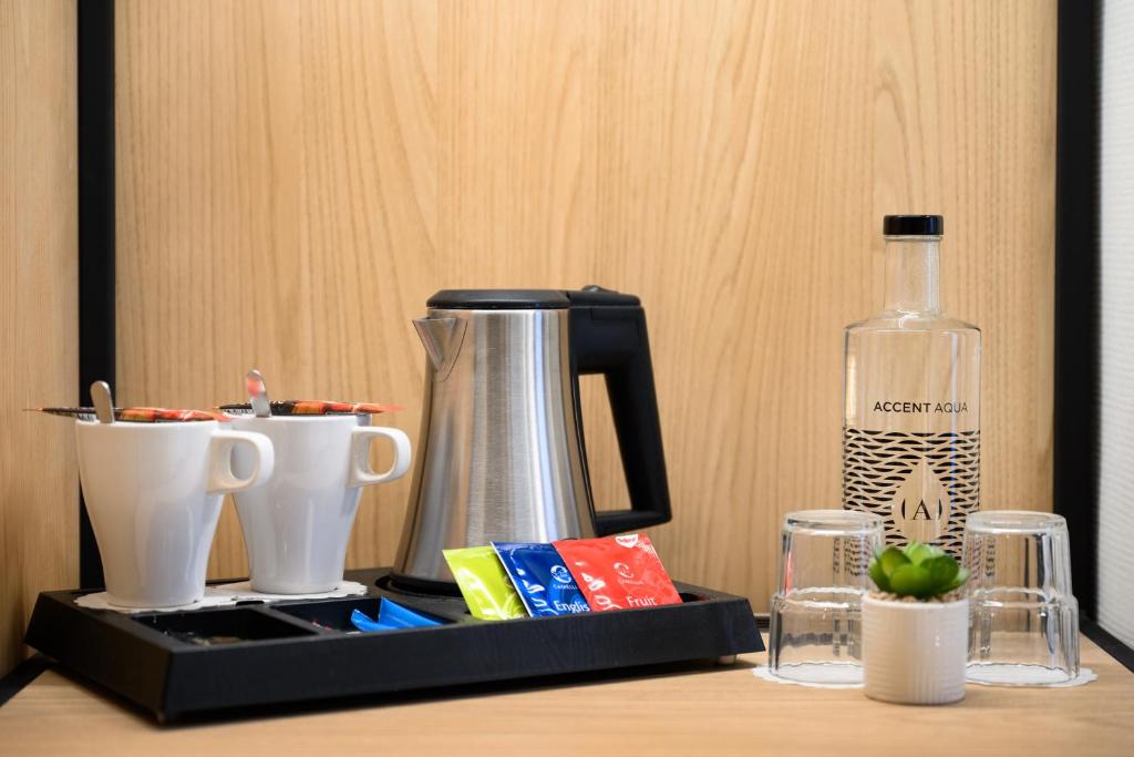 Příslušenství pro přípravu čaje a kávy v ubytování Hotel Bristol Budapest