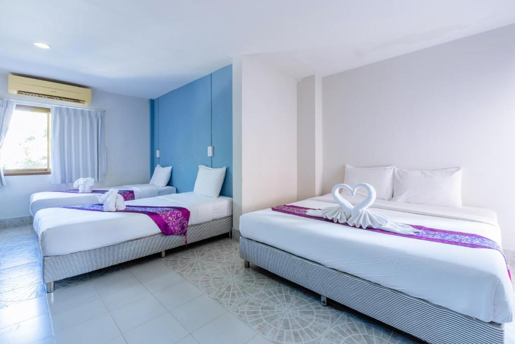 Postel nebo postele na pokoji v ubytování Hua Hin Star Hotel