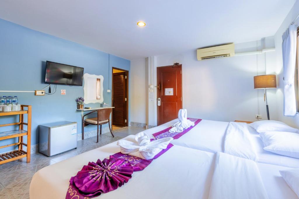Postel nebo postele na pokoji v ubytování Hua Hin Star Hotel