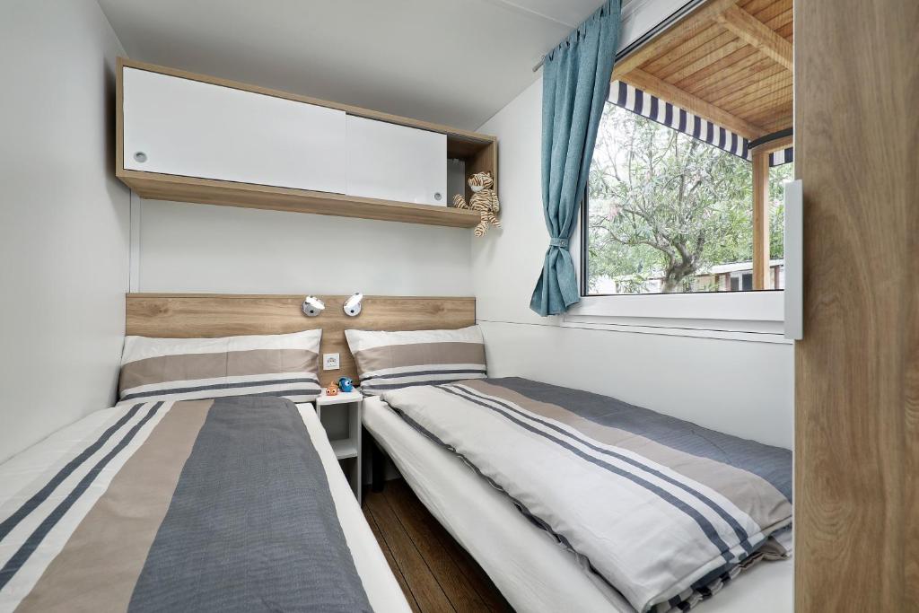 Albatross Mobile Homes on Camping Baia Verde