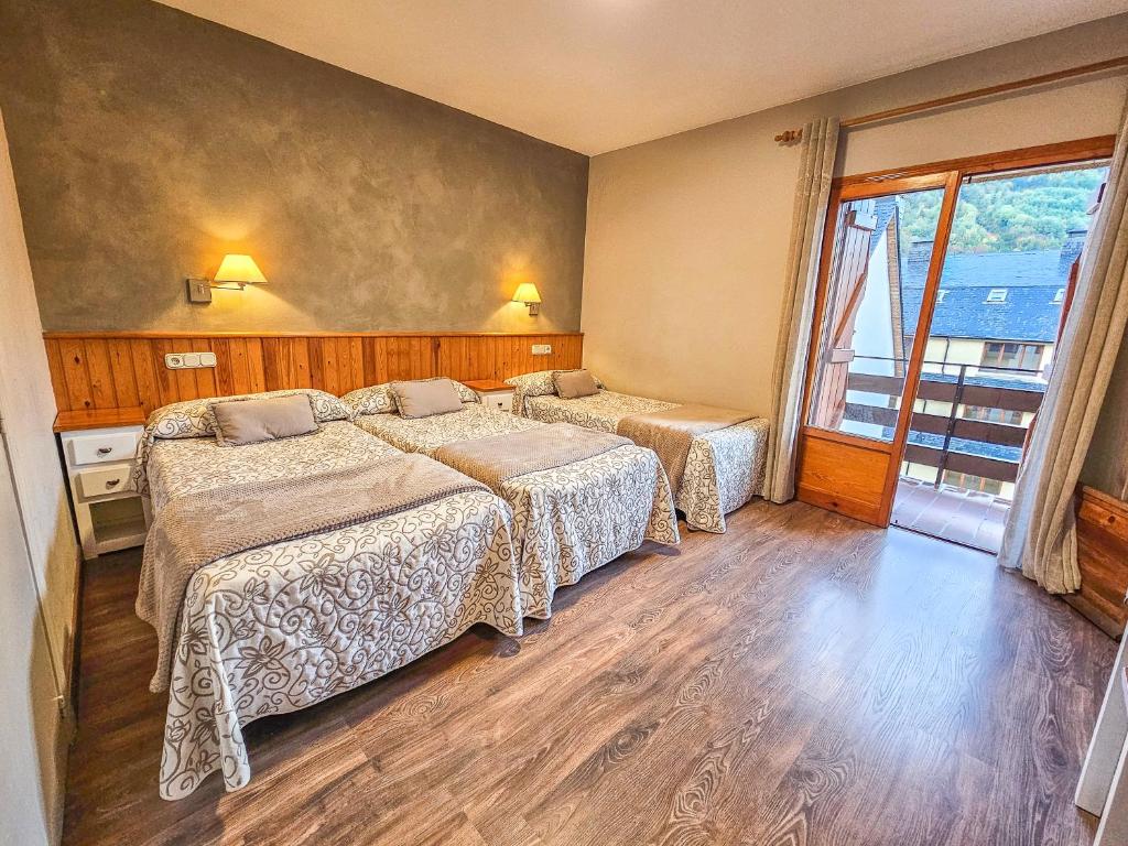 Hotel Casa Morlans 3000 - Triple Room With Balcony