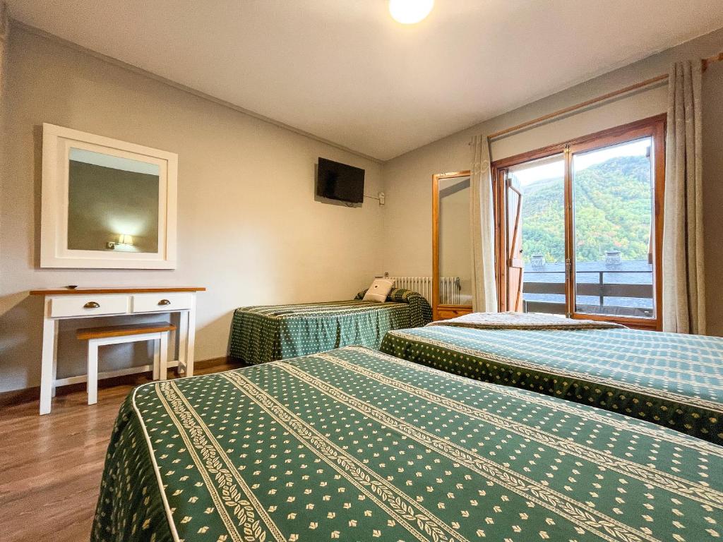 Hotel Casa Morlans 3000 - Quadruple Room With Balcony