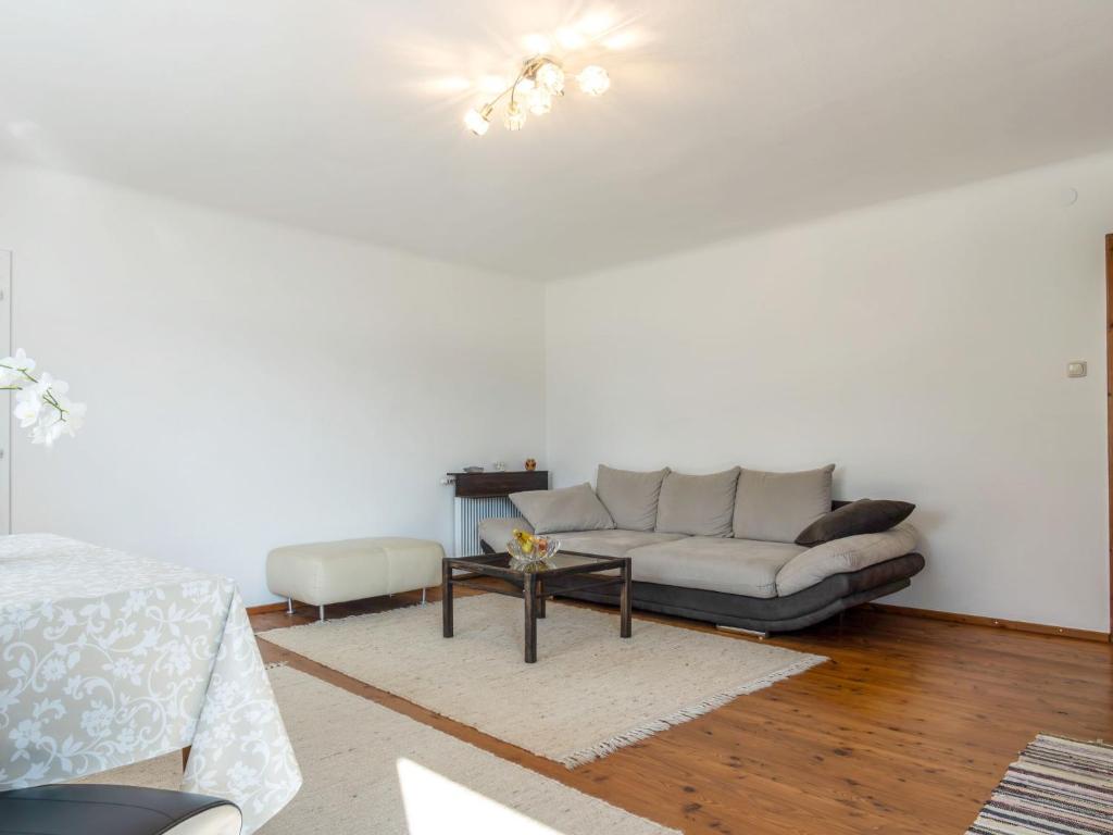 Posezení v ubytování Apartment Carla by Interhome