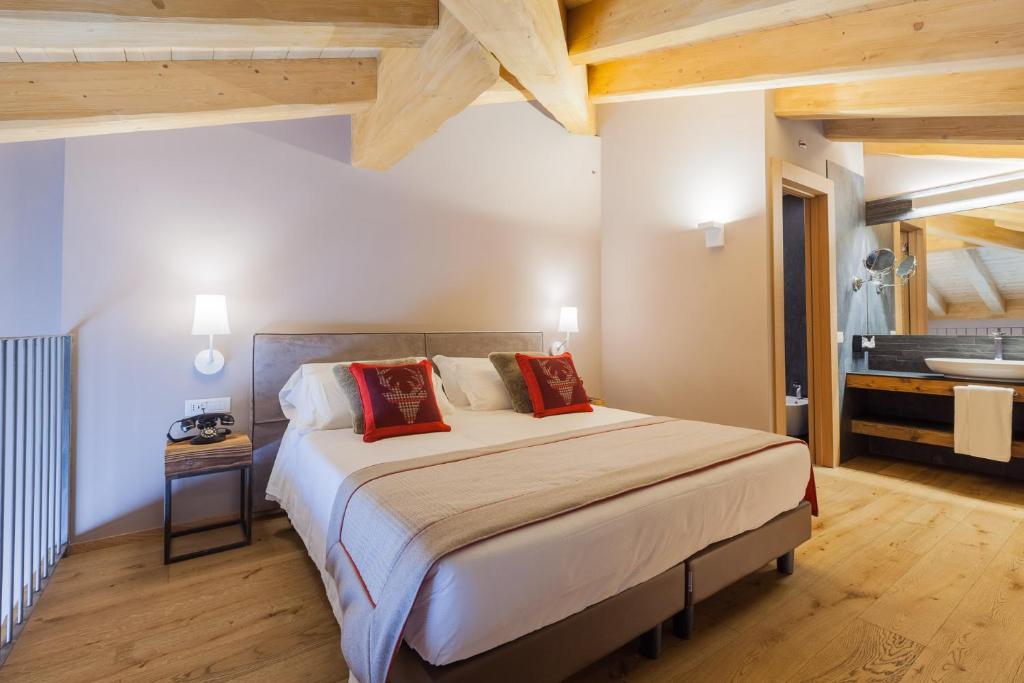 A bed or beds in a room at Excelsior Planet