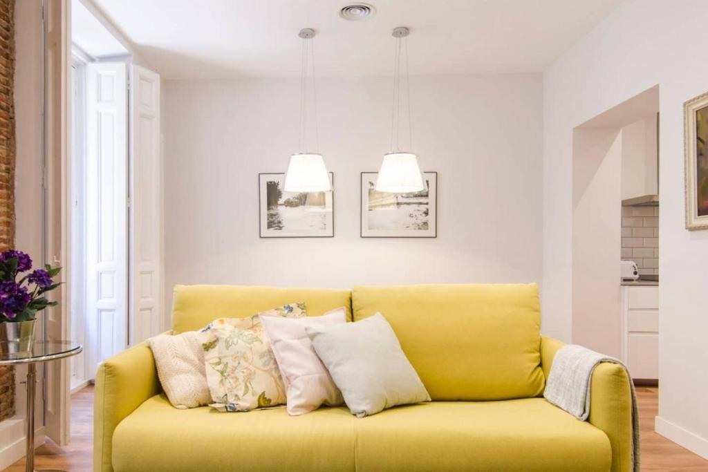 Posezení v ubytování Renovated and Modern- 3Bd 2Bth- Anton Martin