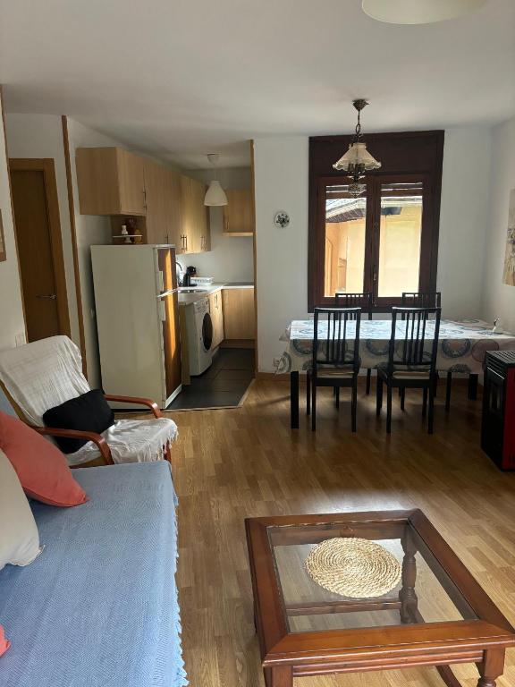 Fotografie z fotogalerie ubytování PISO VIELHA CENTRICO con vistas y wifi v destinaci Vielha