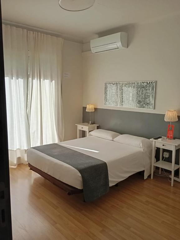 Posteľ alebo postele v izbe v ubytovaní Hostal El Ninot