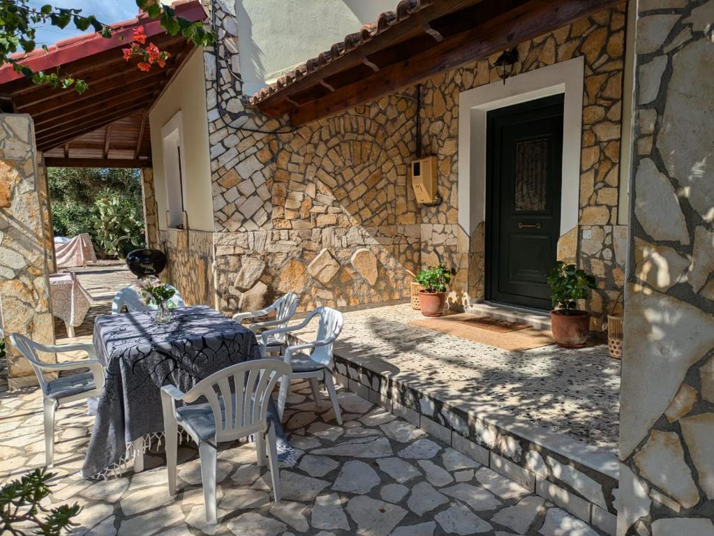 Patio nebo venkovní prostory v ubytování Almyros Garden House