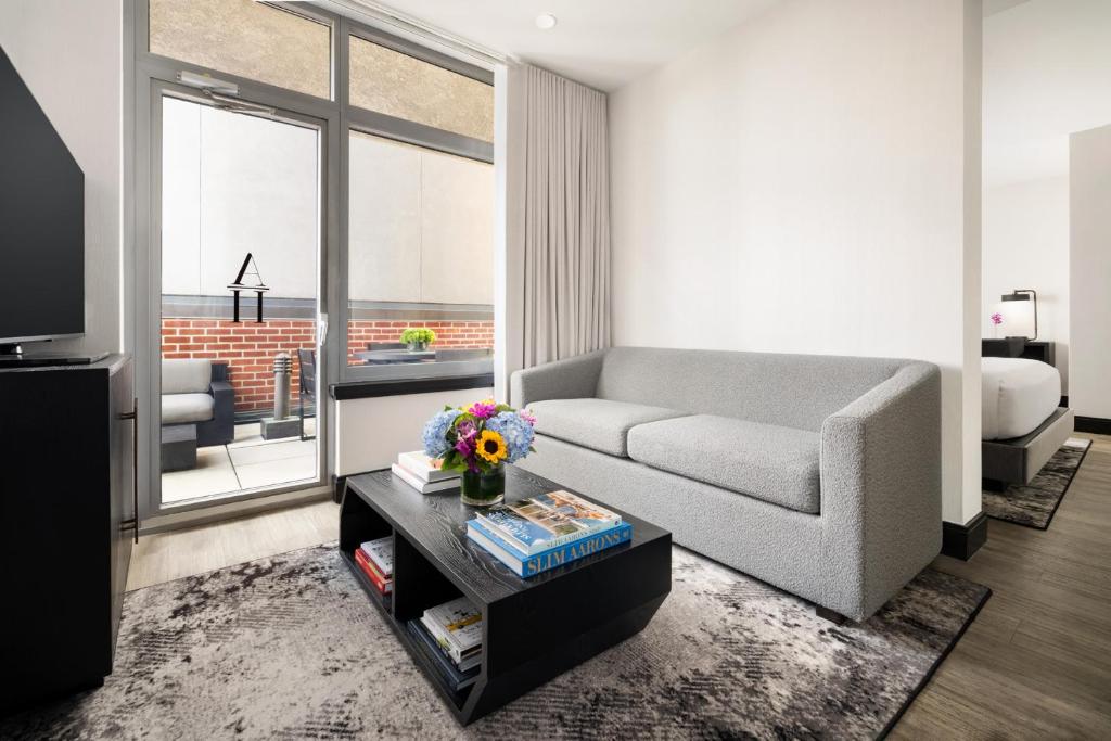 Arthouse Hotel - Junior Suite With Balcony