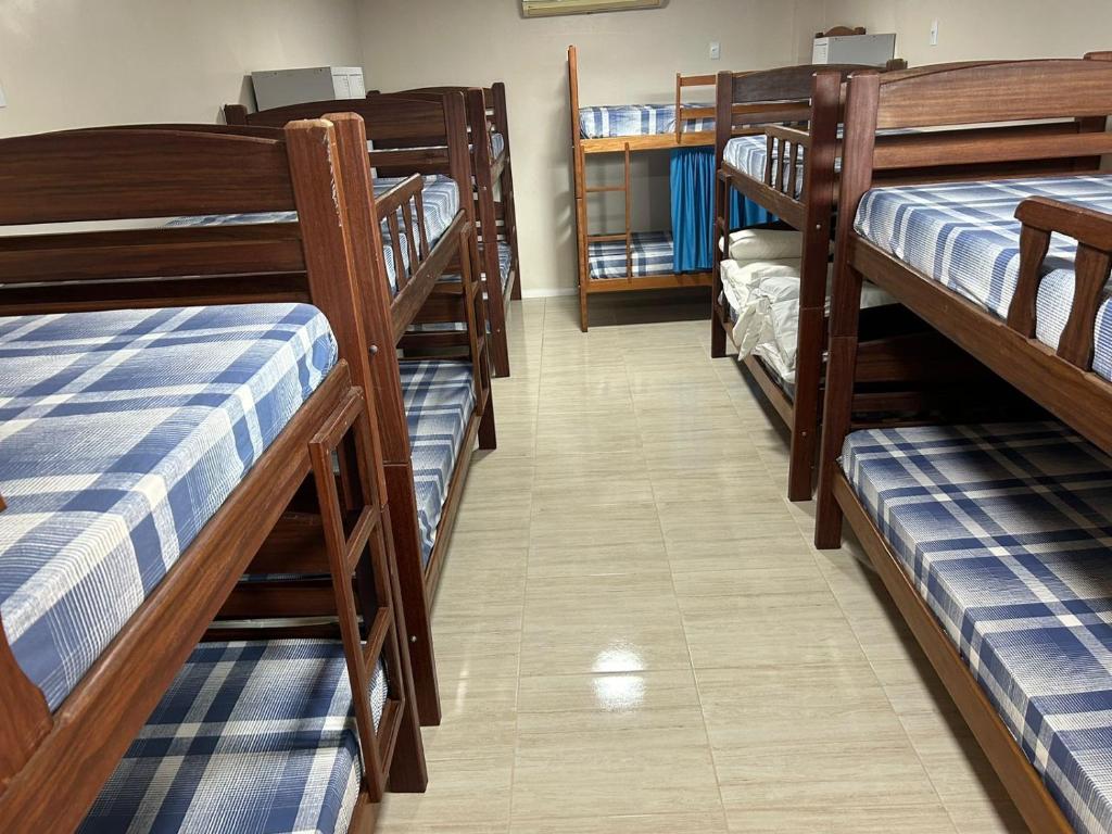 Postel nebo postele na pokoji v ubytování Aldeia Hostel II