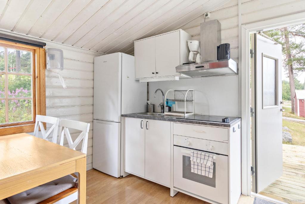 Kuchyň nebo kuchyňský kout v ubytování First Camp Fläsian - Sundsvall