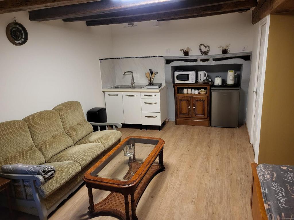Kuchyň nebo kuchyňský kout v ubytování Gîte Studio Alex 3 Masson de Morfontaine rez de chaussé