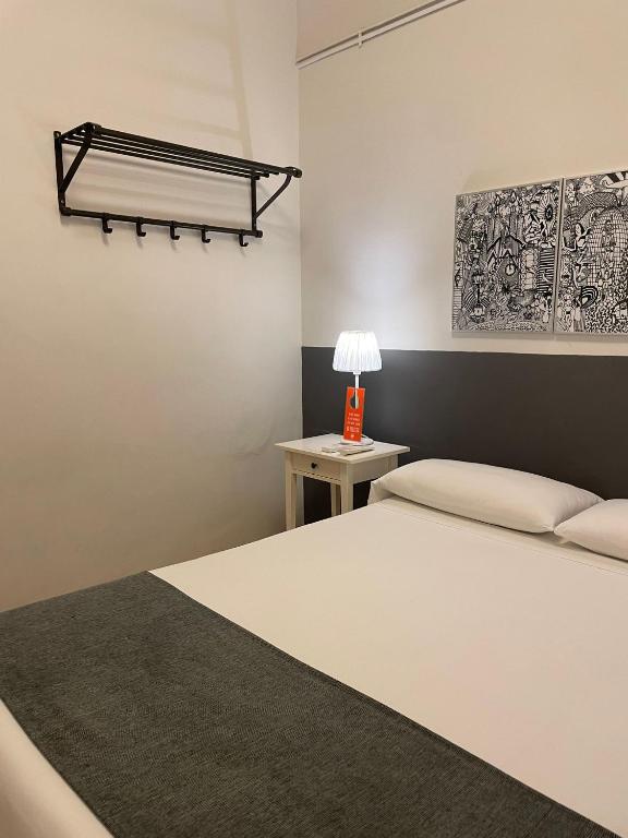 Posteľ alebo postele v izbe v ubytovaní Hostal El Ninot