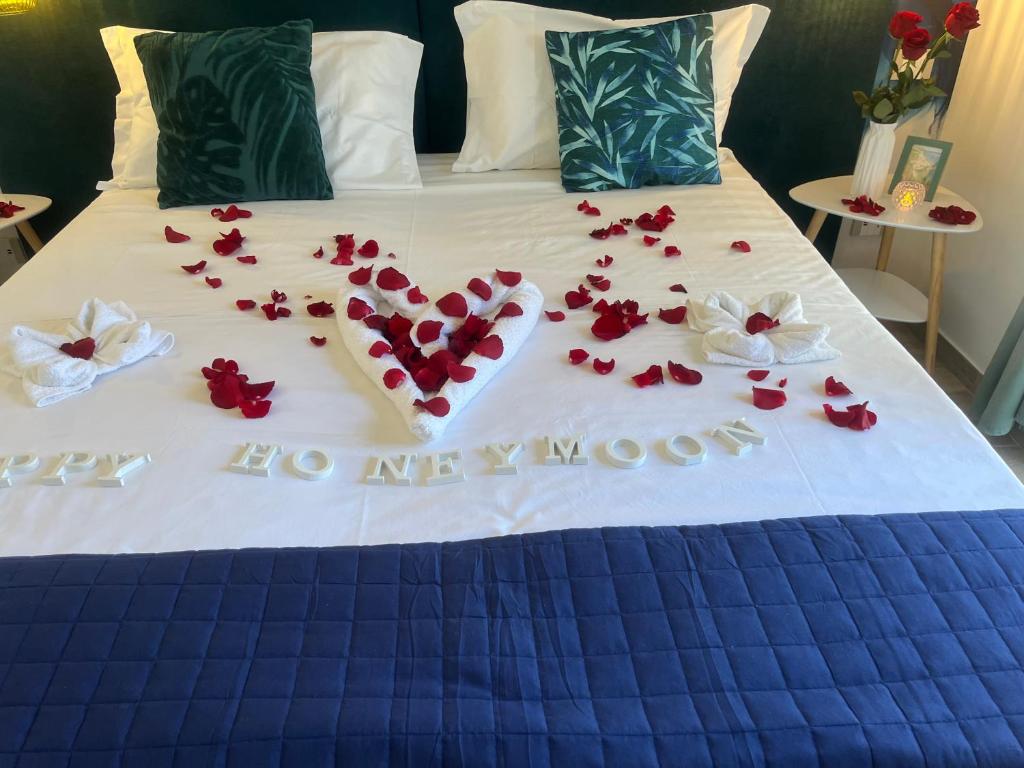 Postel nebo postele na pokoji v ubytování LuMar Luxury Sorrento