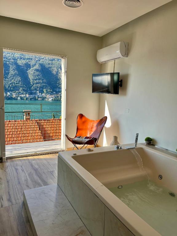 Fotografie z fotogalerie ubytování Villa Giulietta lake view Jacuzzi Spa 108 v destinaci Blevio