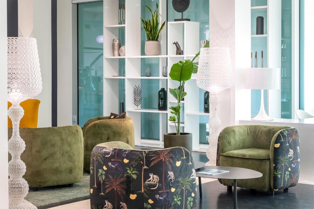 Posedenie v ubytovaní MO.OM Hotel