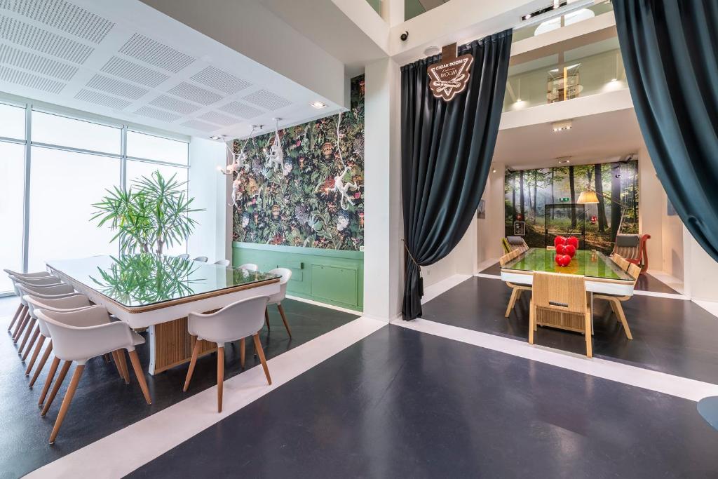 Posedenie v ubytovaní MO.OM Hotel
