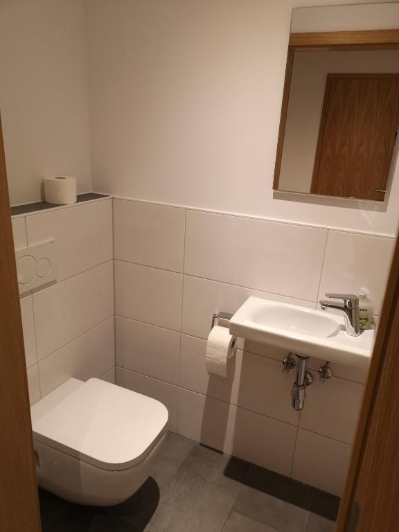 Koupelna v ubytování KemptenCityHostPlus-Unterkunft Charme im Denkmal