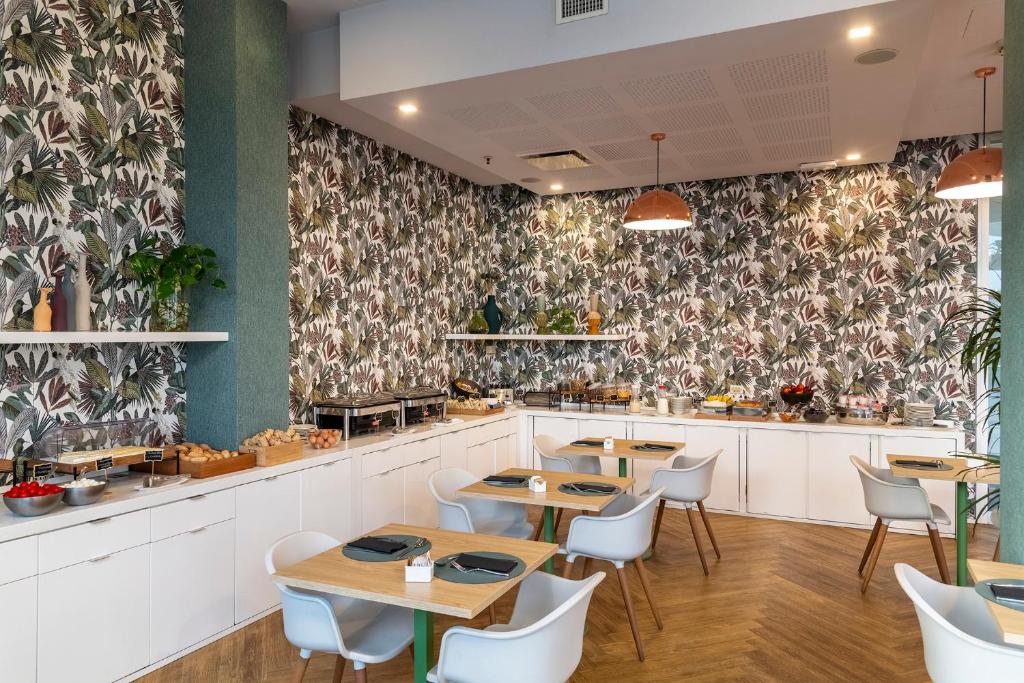 Posedenie v ubytovaní MO.OM Hotel