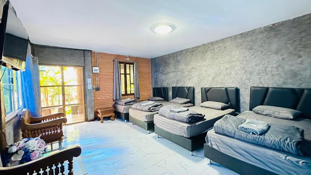Postel nebo postele na pokoji v ubytování บ้านภทรพรรณ ขุนยวม แม่ฮ่องสอน PATARAPHAN HOUSE, Khunyuam, Maehongson, Thailand
