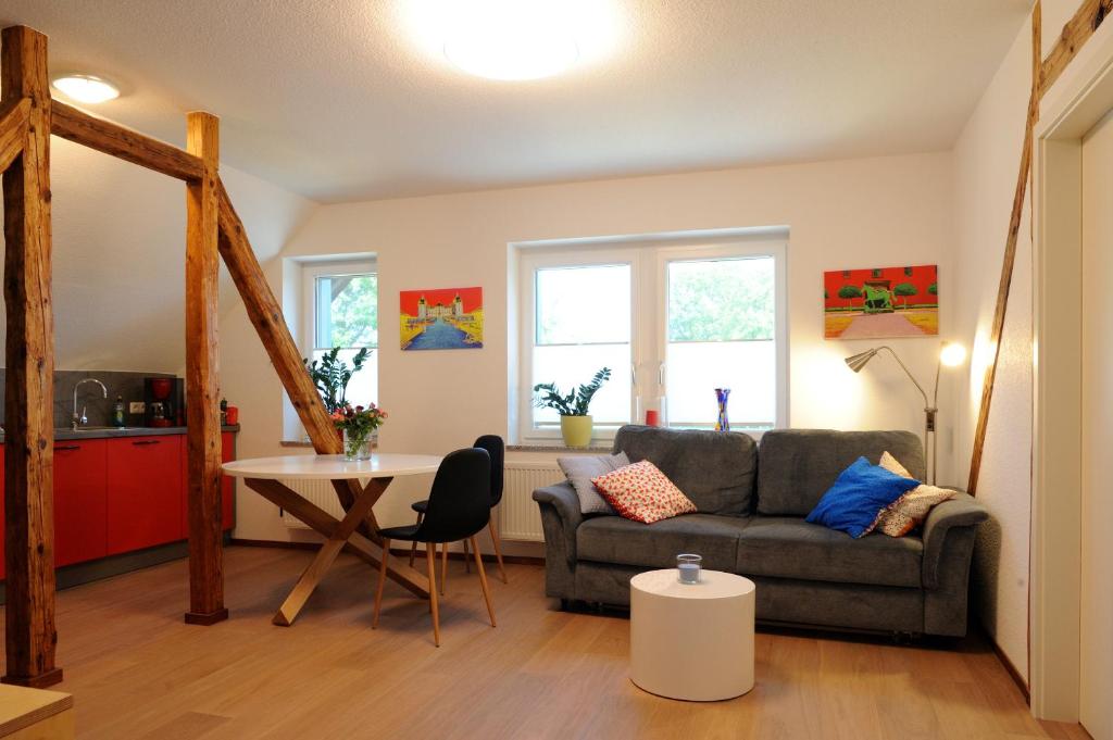 a living room with a couch and a table at Lausitzer Ferienapartment Stube in Bernsdorf