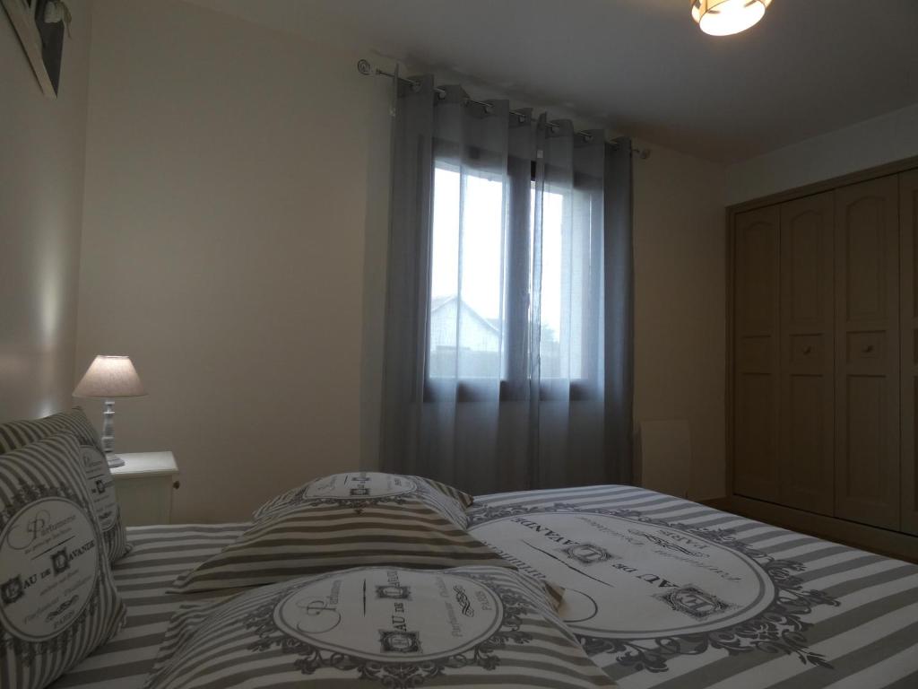 Posteľ alebo postele v izbe v ubytovaní Gîte des bords de l Eure 4 chambres 2 SDB et parking