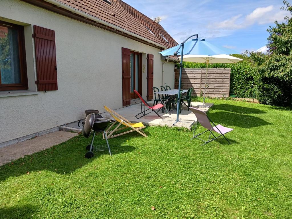 Vonkajšia záhrada v ubytovaní Gîte des bords de l Eure 4 chambres 2 SDB et parking