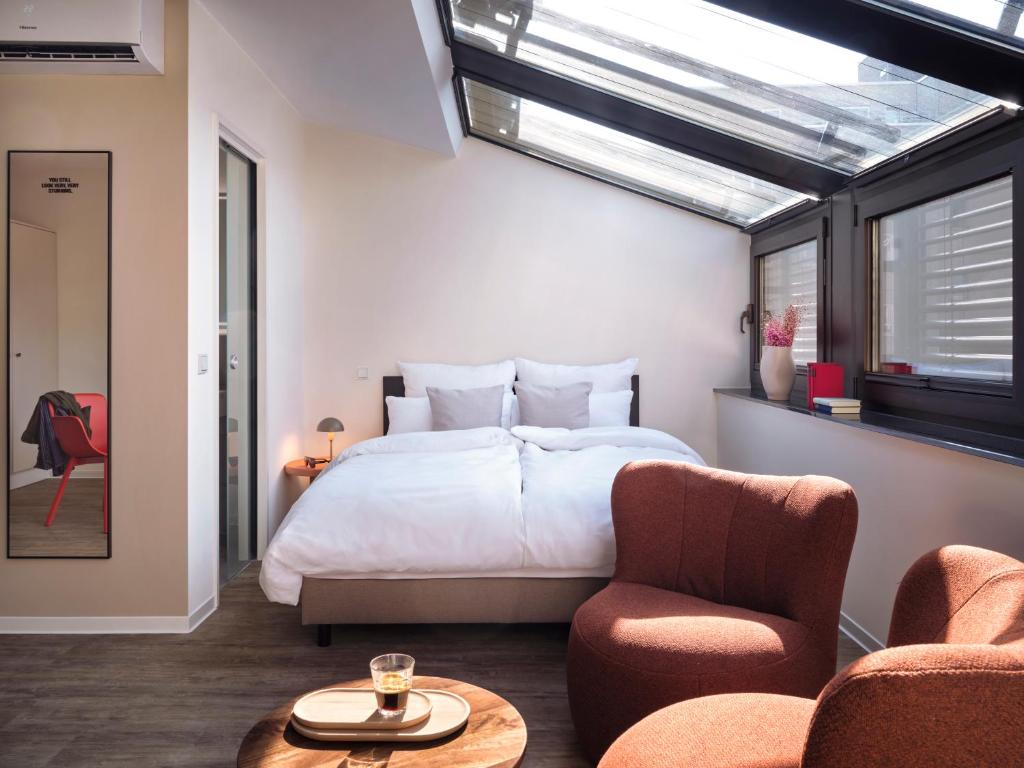 Postel nebo postele na pokoji v ubytování STAYERY Cologne Sülz