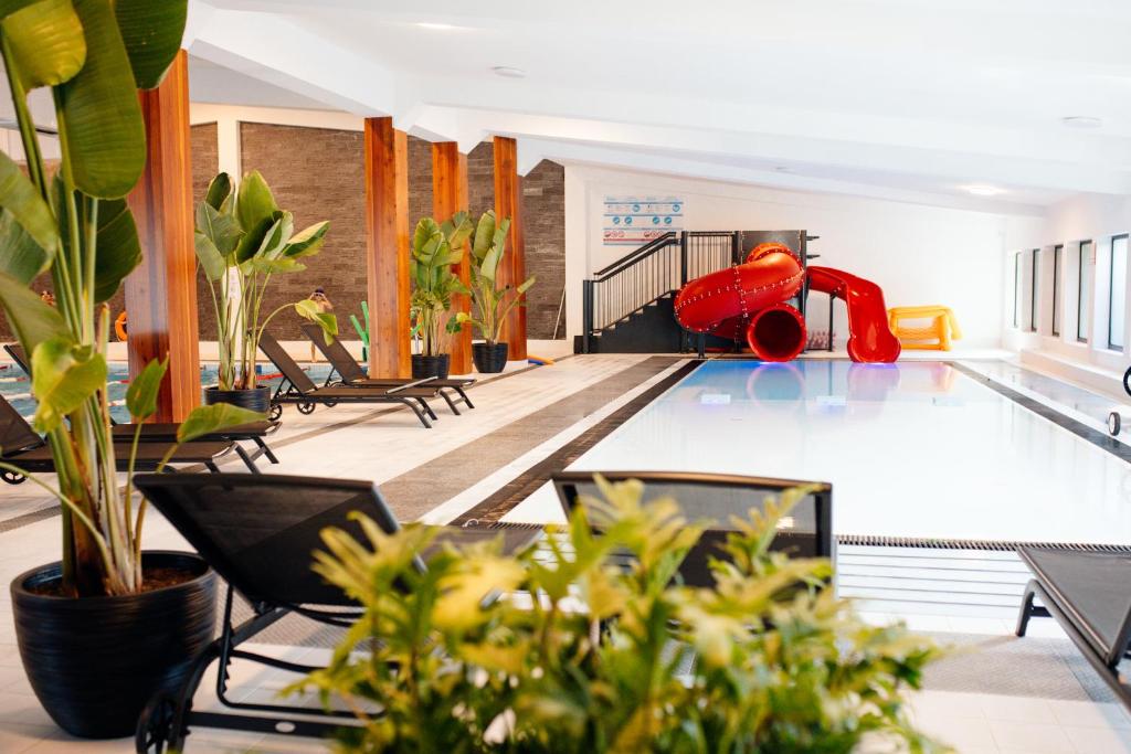 Bazén v ubytovaní JJ Sport Concept Hotel alebo v jeho blízkosti