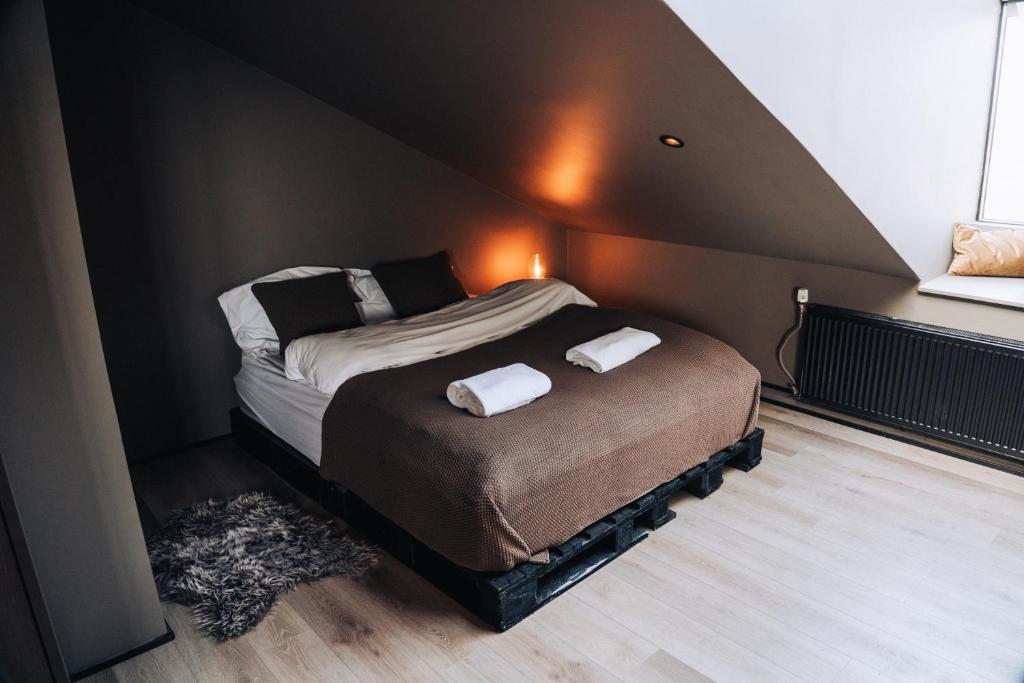 Postel nebo postele na pokoji v ubytování Keflavik Cozy Apartments