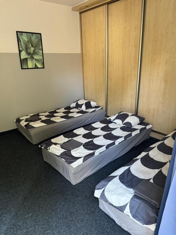 Posteľ alebo postele v izbe v ubytovaní Wilanowska Hostel