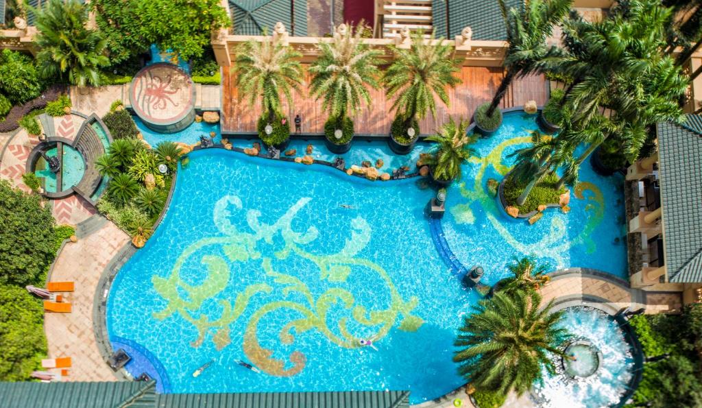Bazén v ubytování Chateau Star River Guangzhou-Chateau Star River Guangzhou-Trade Fair Shuttle Bus nebo v jeho okolí