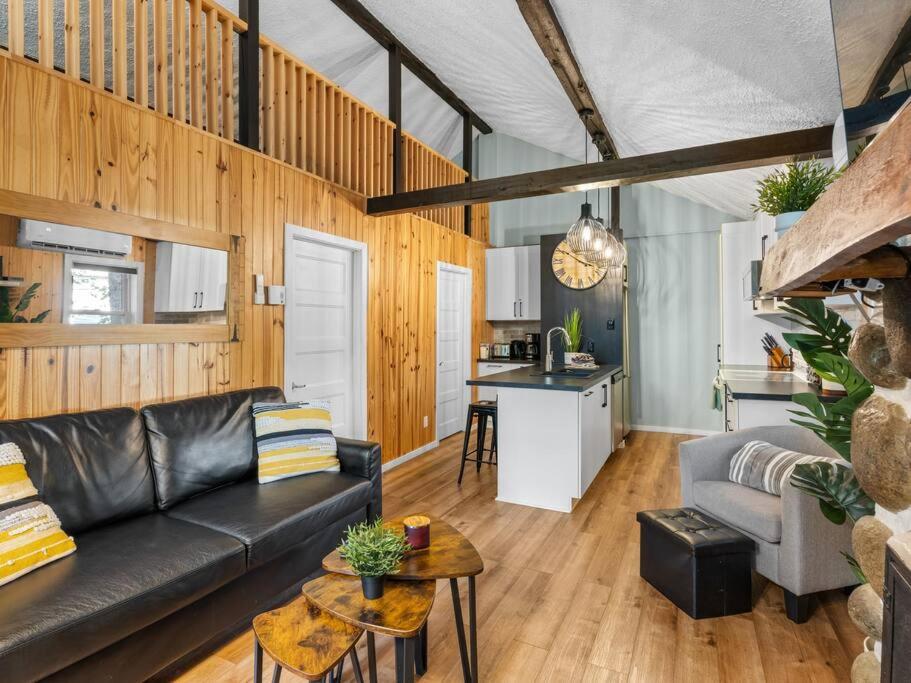 Kuchyň nebo kuchyňský kout v ubytování Le1603 - Le Petit Caribou - Chalet spa et plage