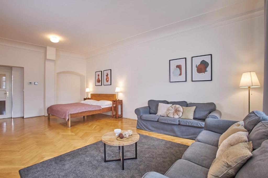 Posezení v ubytování Charles Bridge Suites