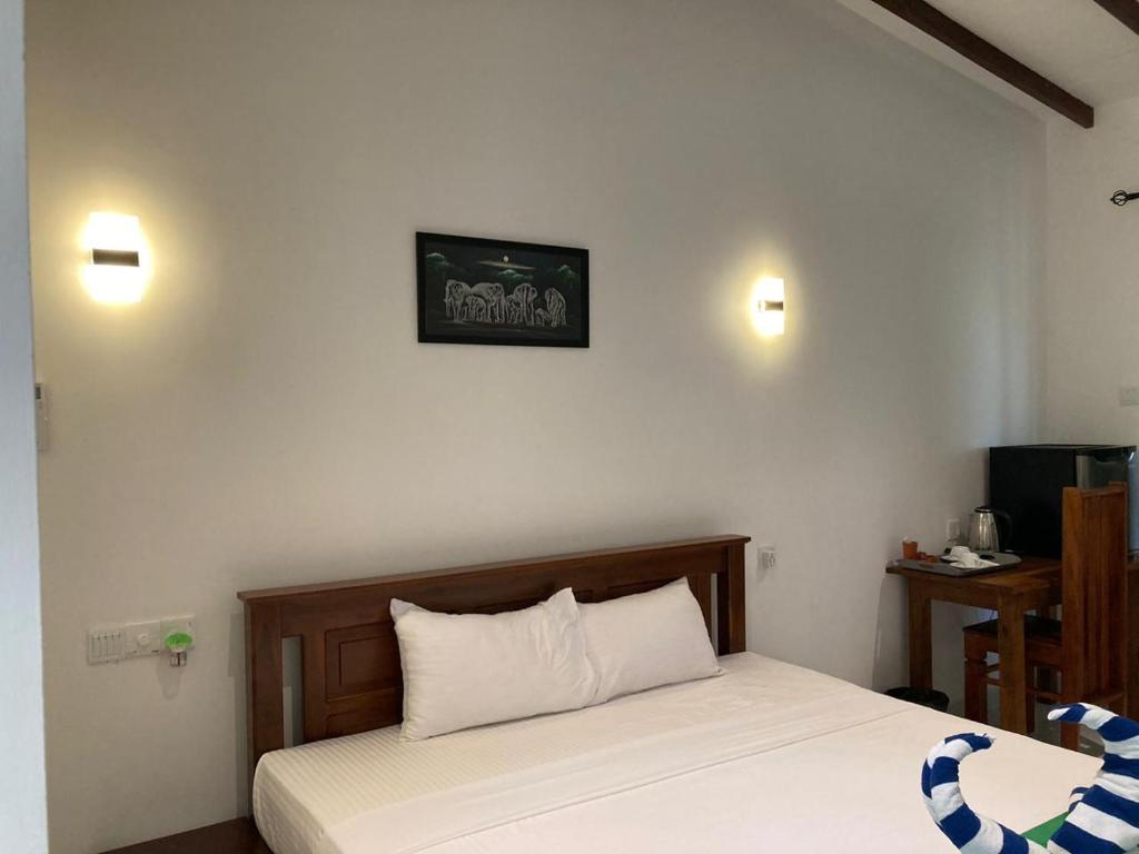 Postel nebo postele na pokoji v ubytování Kirinda Paradise Yala