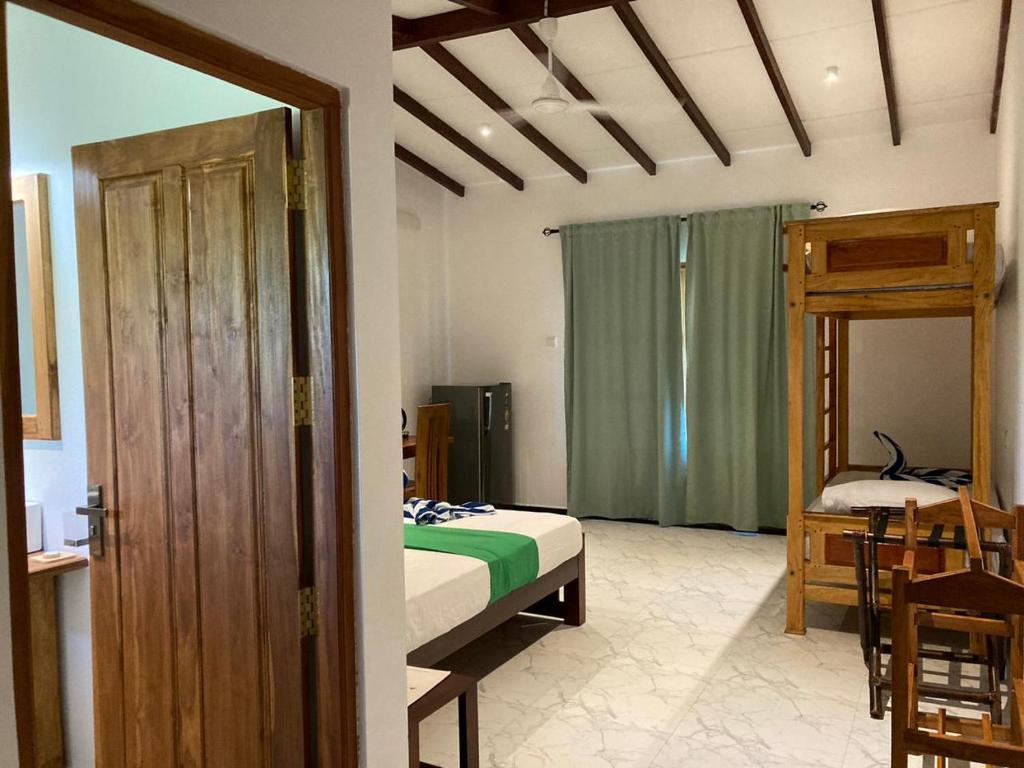 Postel nebo postele na pokoji v ubytování Kirinda Paradise Yala