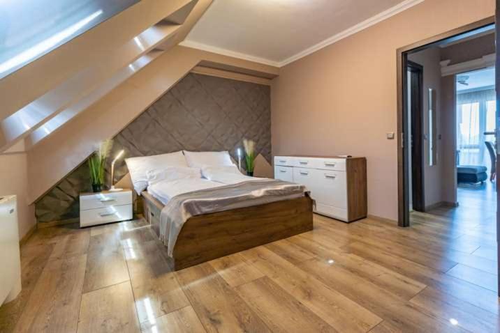 Strand Apartman Hajdúszoboszló 4200 Hajdúszoboszló, Mátyás király sétány 6. B épület 18 ajtó kép - 1