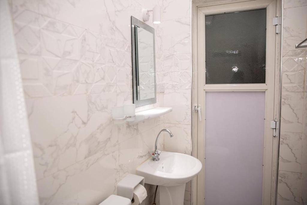 Koupelna v ubytování KKJ House