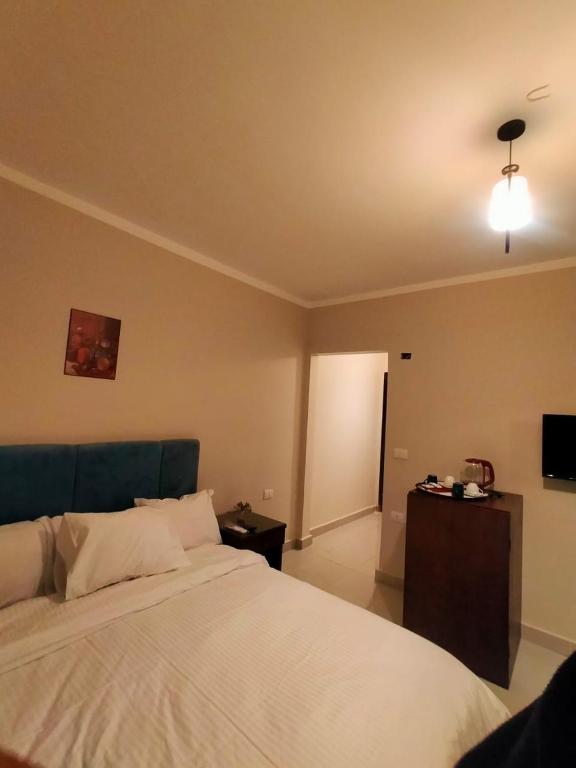 Postel nebo postele na pokoji v ubytování Pyramids Way Inn