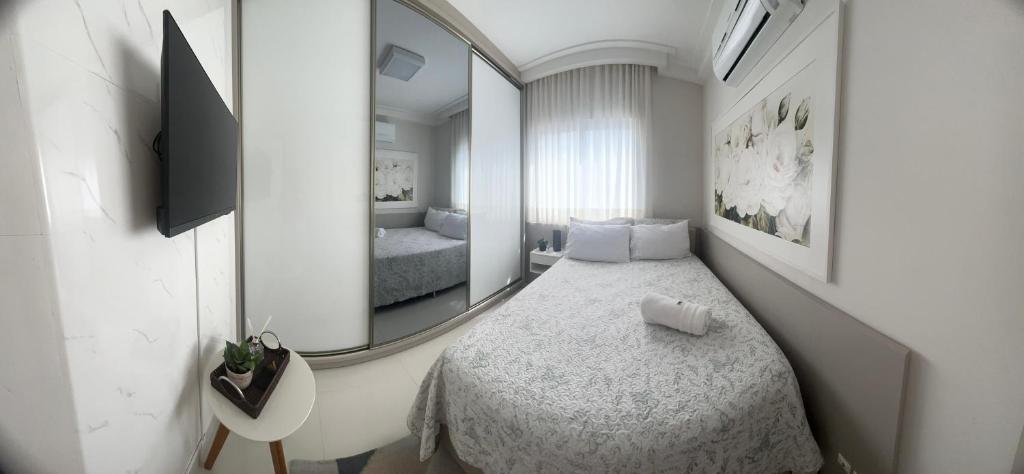 Postel nebo postele na pokoji v ubytování Quarto com Vista Mar