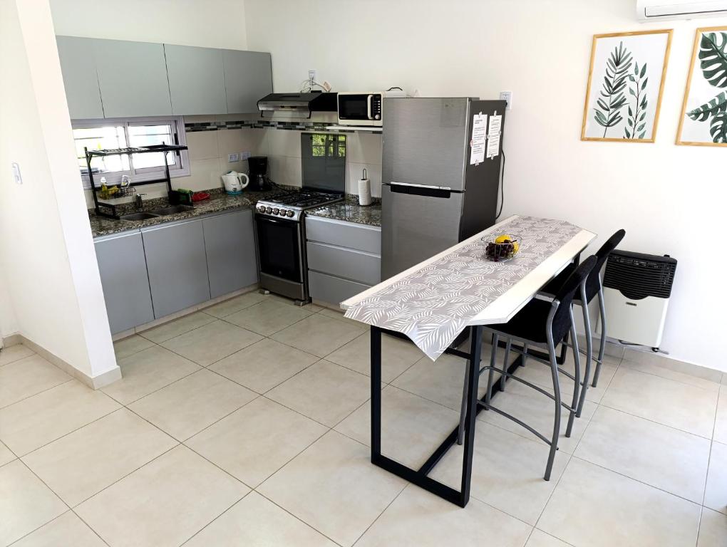 Una cocina o kitchenette en Departamento Nuevo! 2 Dormitorios LA FALDA CORDOBA
