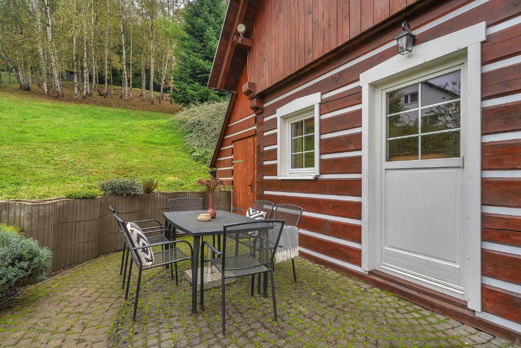 Ogród w obiekcie Modern chalet Na Zlatníku