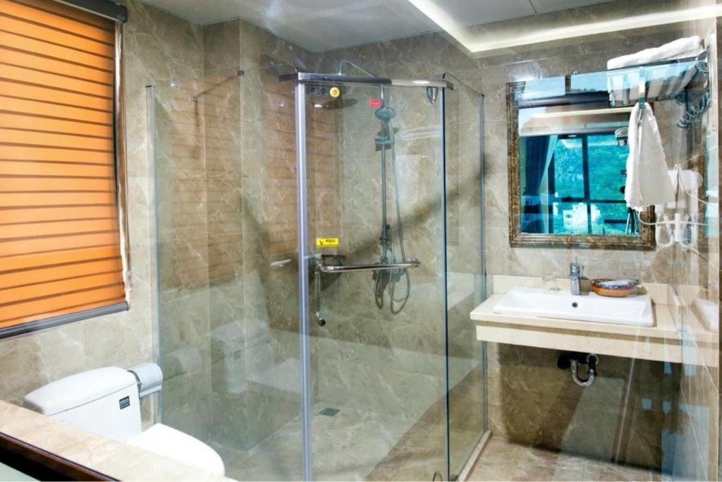 Aroma Cat Ba Sea View Hotel - 4