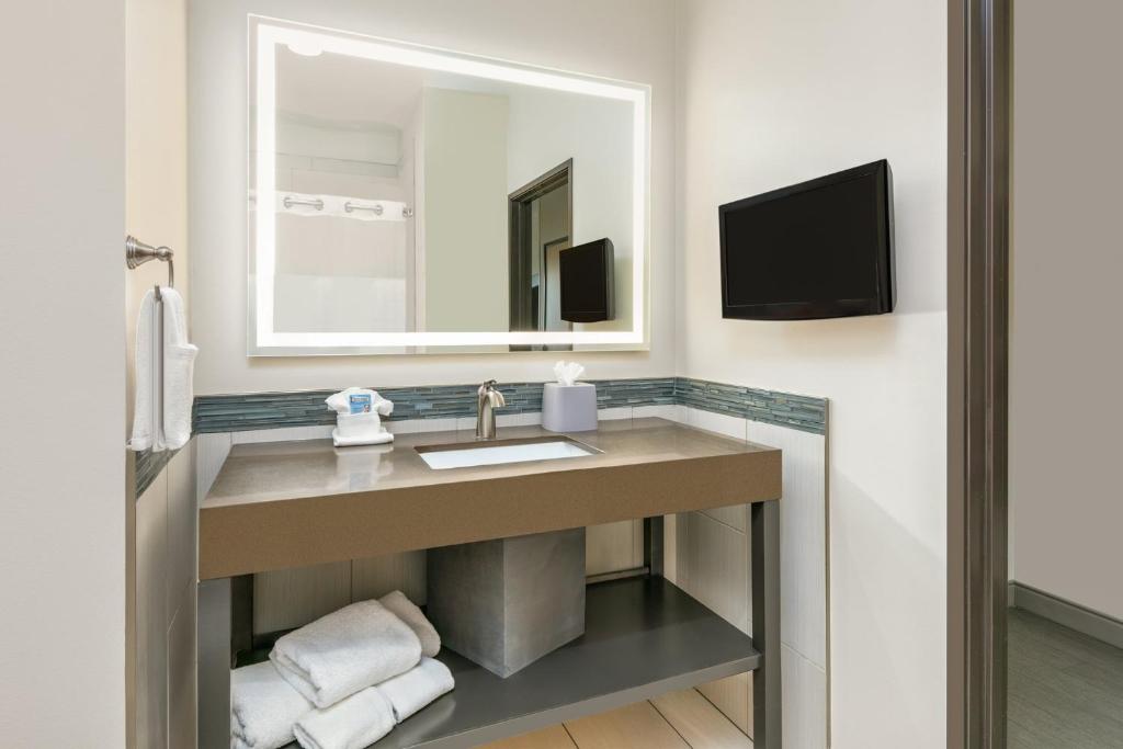 Holiday Inn Express & Suites Amarillo West, an IHG Hotel - 