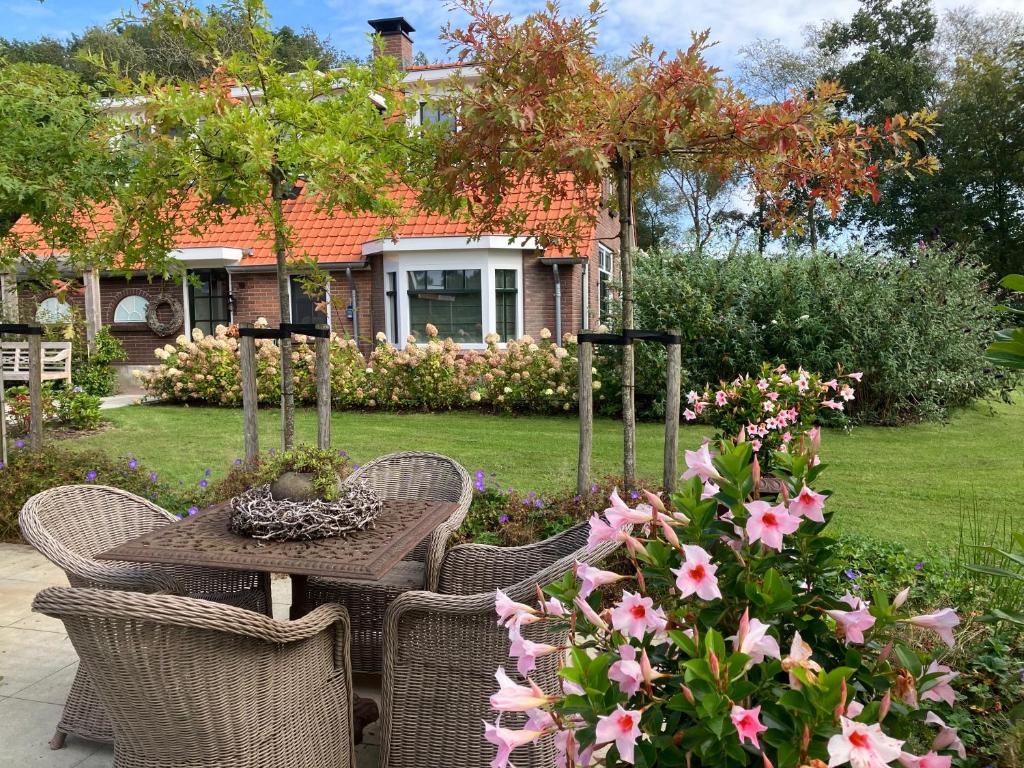 Zahrada ubytování Bed & Breakfast Hoeve Happiness - ontbijt inbegrepen - wellness aanwezig