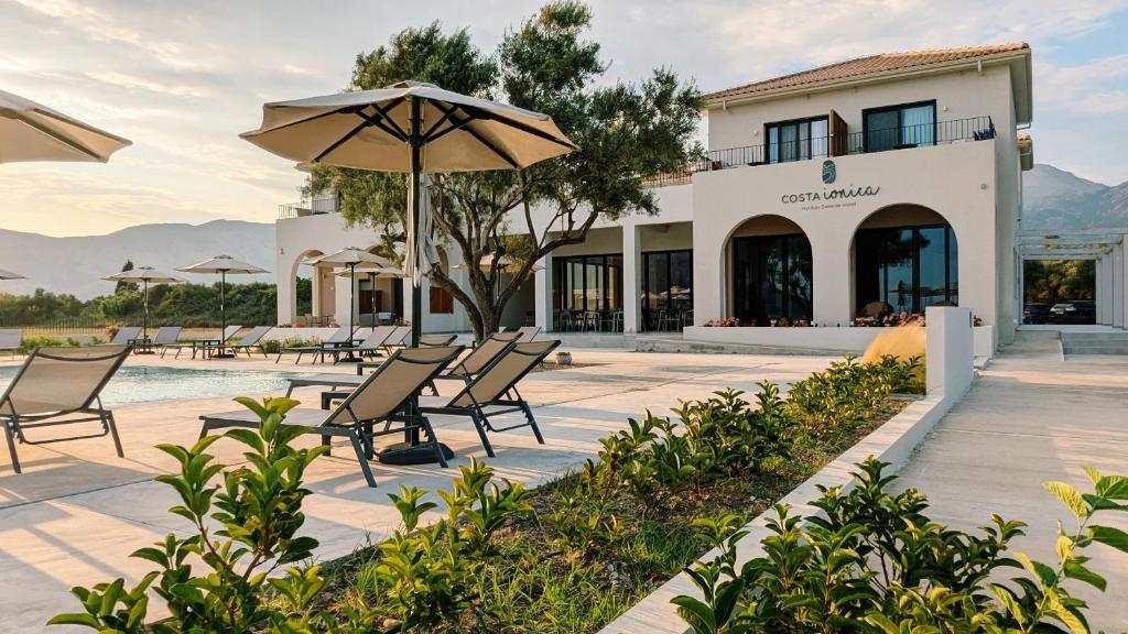 Nespecifikovaný výhled na hory nebo výhled na hory při pohledu z hotelu