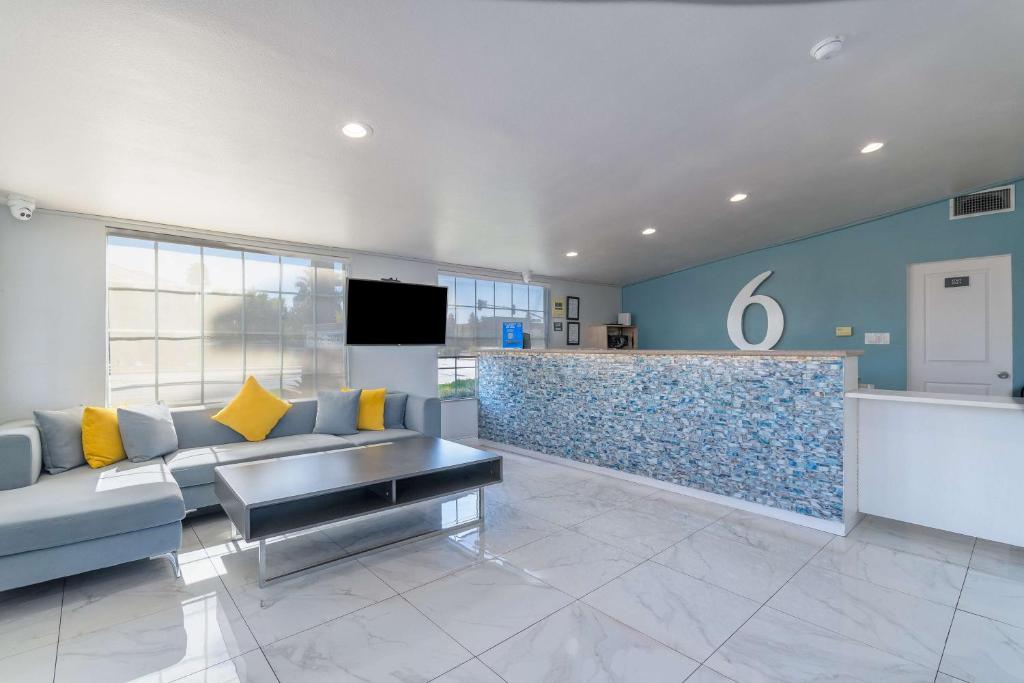 Studio 6 Suites Madera, CA Yosemite photo