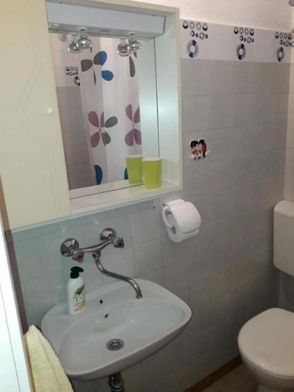 Zdjęcie z galerii obiektu Apartments Dioniza w mieście Jelsa